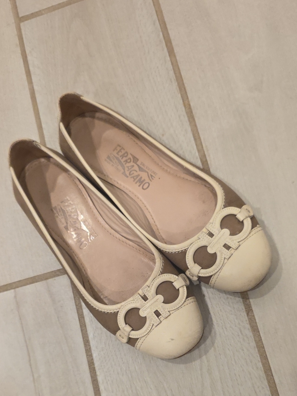 Salvatore Ferragamo Gancini leather ballet flats